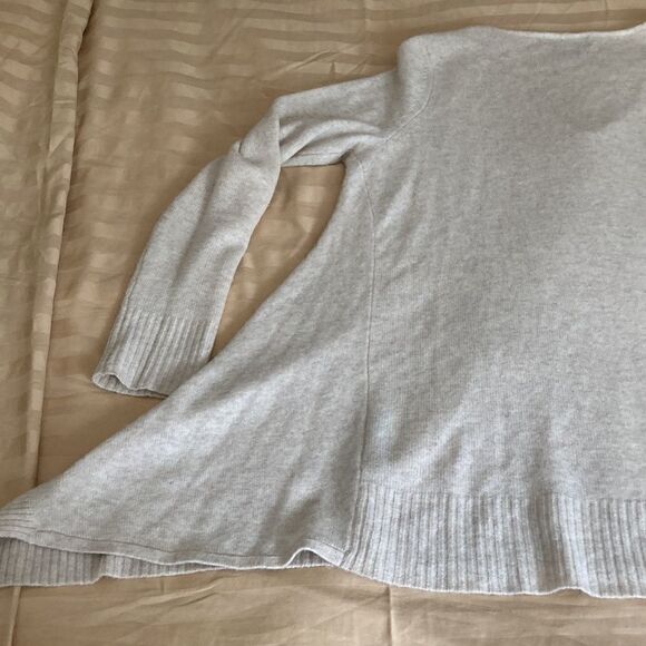 C By Bloomingdales 2 Ply Cashmere Foley Tunic in Heather Tan. Size XS. - Picture 7 of 7